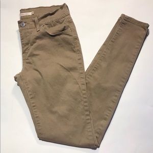 Khaki Levi’s Super Skinny 711